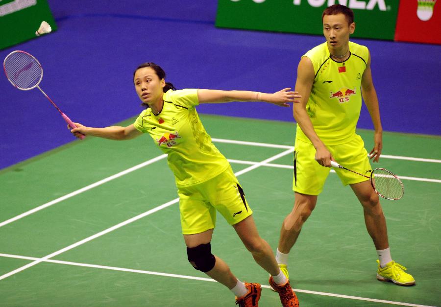 的选手围坐 的选手围坐