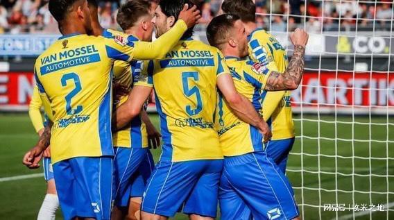 的表现受到 的表现受到