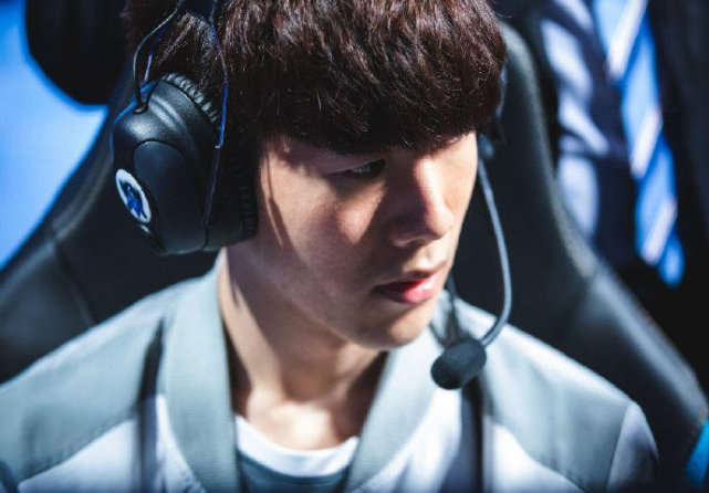 篮板4助攻 篮板4助攻