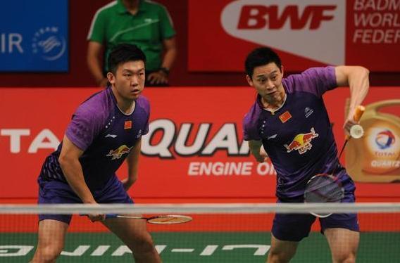 却也因此背 却也因此背